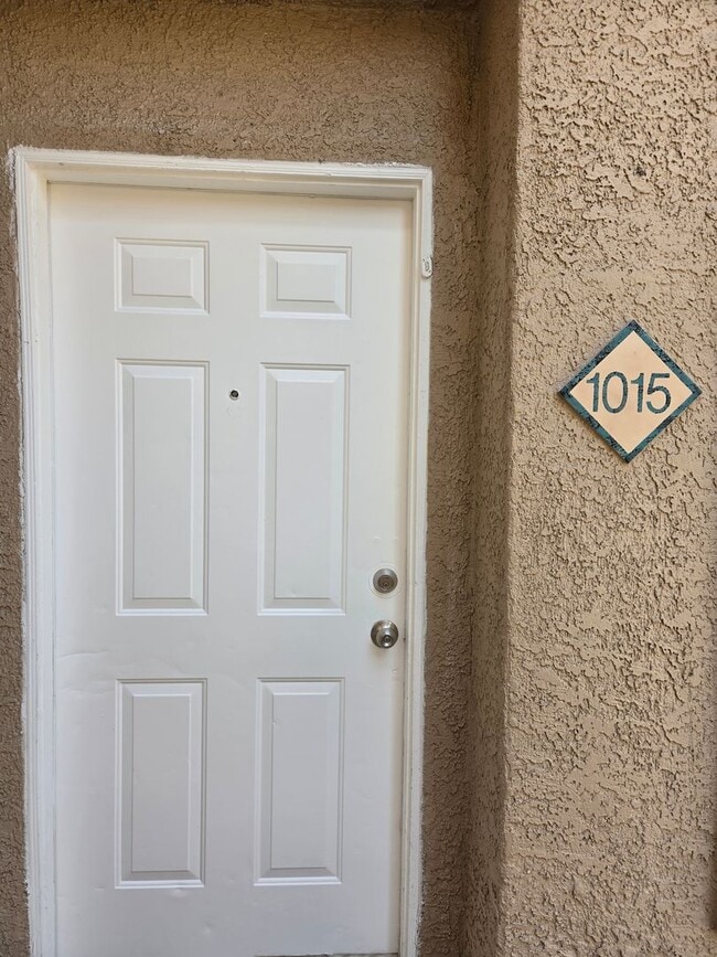 Building Photo - Gated Westpark Townhome | 3 Bed | 3 Bath | 2-Car Garage