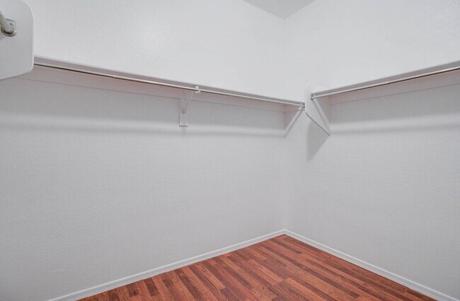 Building Photo - 4836 S Summit Ct