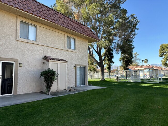 Building Photo - 2-Story, 2-Bedroom, Furnished/Unfurnished Condo For Rent