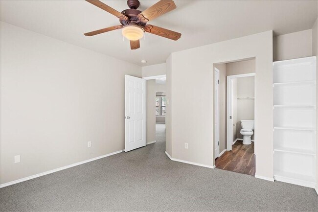 Building Photo - 2225 Speidel Dr