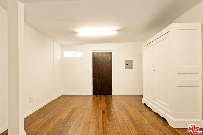 Building Photo - 637 N Alta Vista Blvd