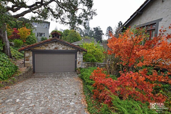 Building Photo - Timeless 4 Bedroom in West Montclair