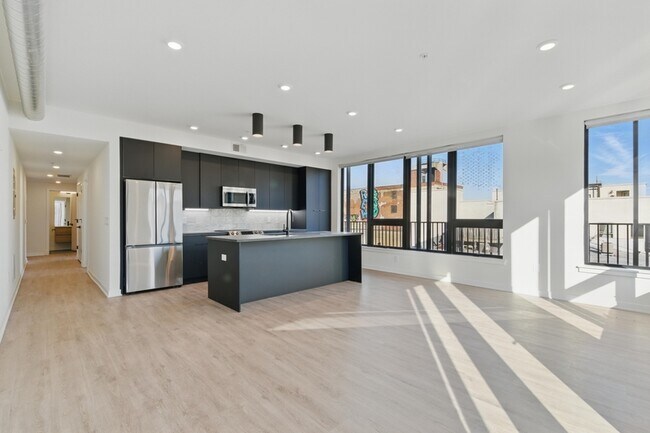 Building Photo - 500 N 13th St