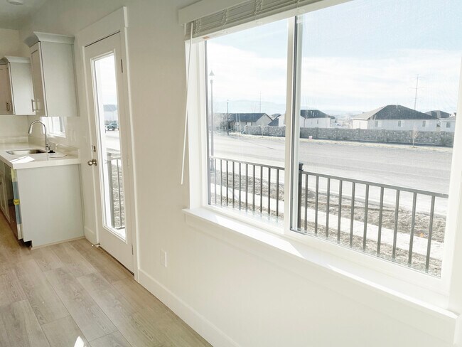 Building Photo - 1599 N 1870 E