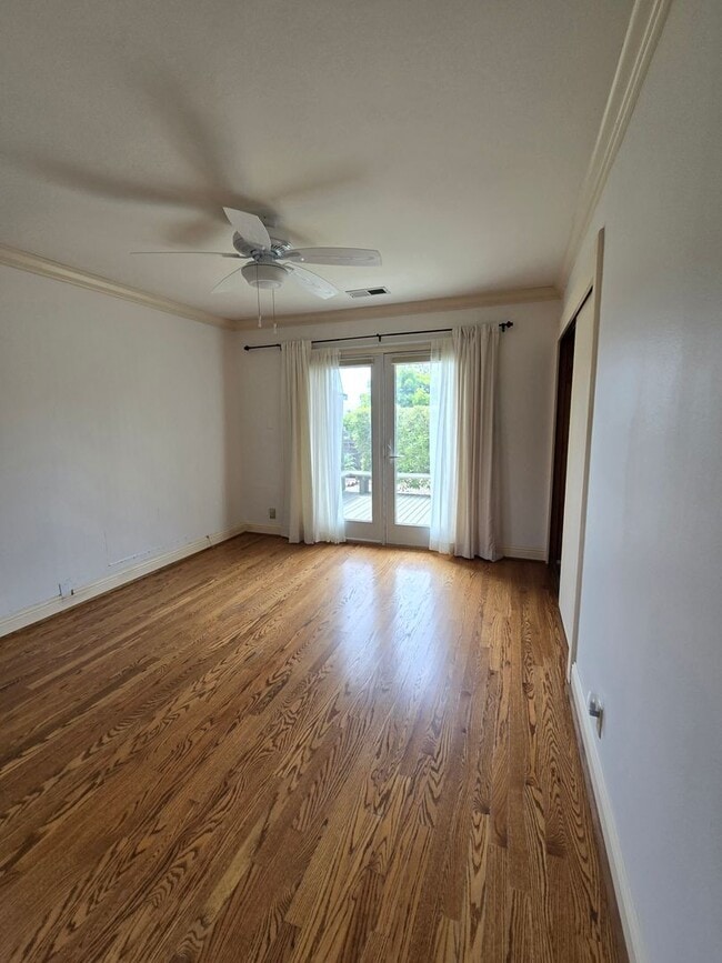 Building Photo - 4bd/2ba House with Attached Two Car Garage