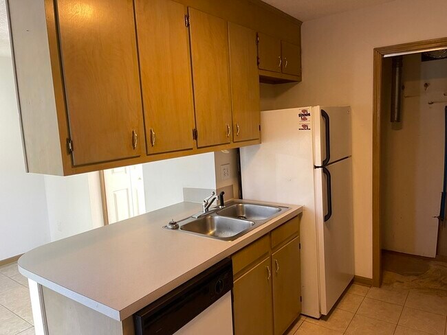Building Photo - 535 Shearers Rd