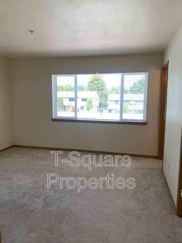 Building Photo - 15815 Admiralty Way