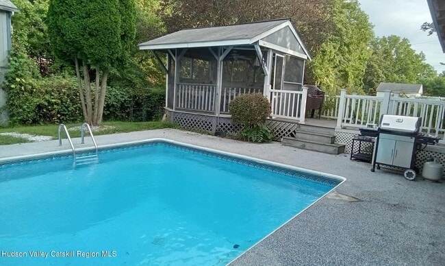 Building Photo - 60 Grant St