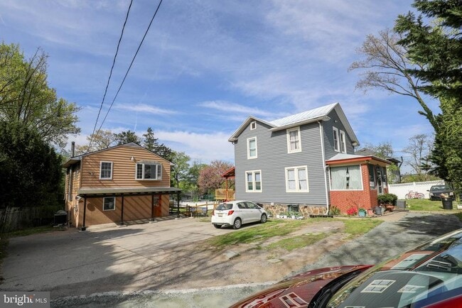 Building Photo - 103 Waelchli Ave