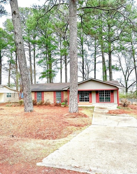 Primary Photo - 302 Paula Dr