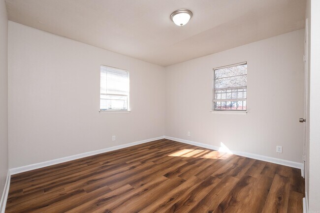 Building Photo - 1101 W Charles Bussey Ave