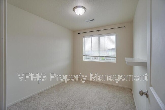 Building Photo - 11705 NE 131st Pl