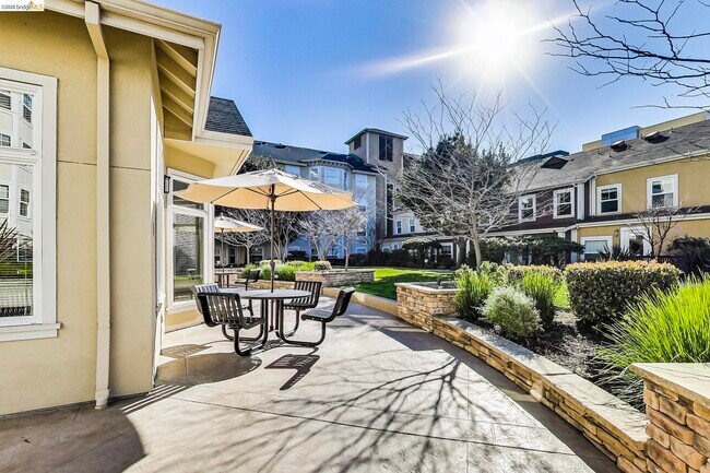 Building Photo - 555 10th St