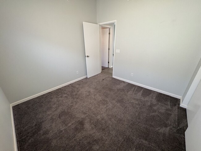 Building Photo - Rita Ranch Vail School District Single story home