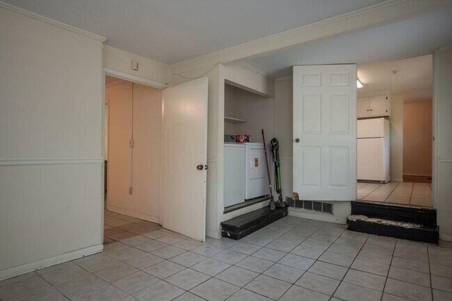 Building Photo - 175 Habersham Way
