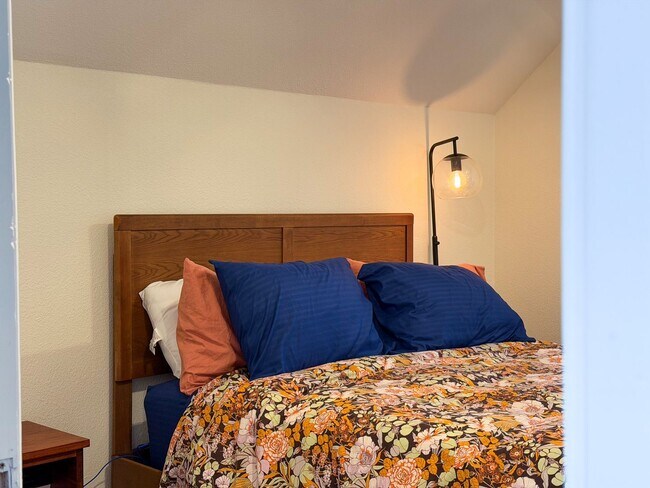 Building Photo - Spacious 2-Bedroom, 3-Bath Home in Spokane with Modern Comforts