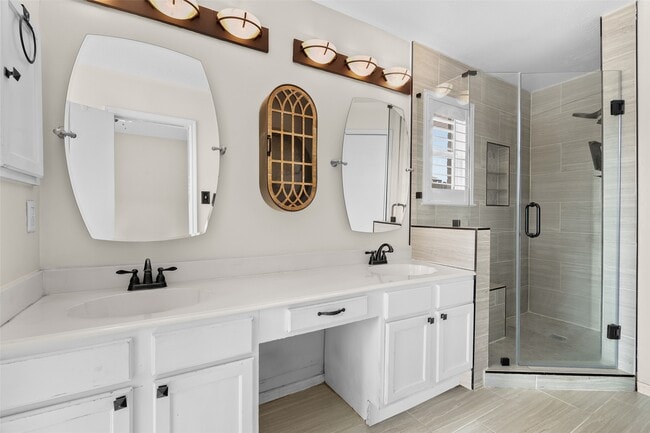 Building Photo - 4826 Stonebridge St