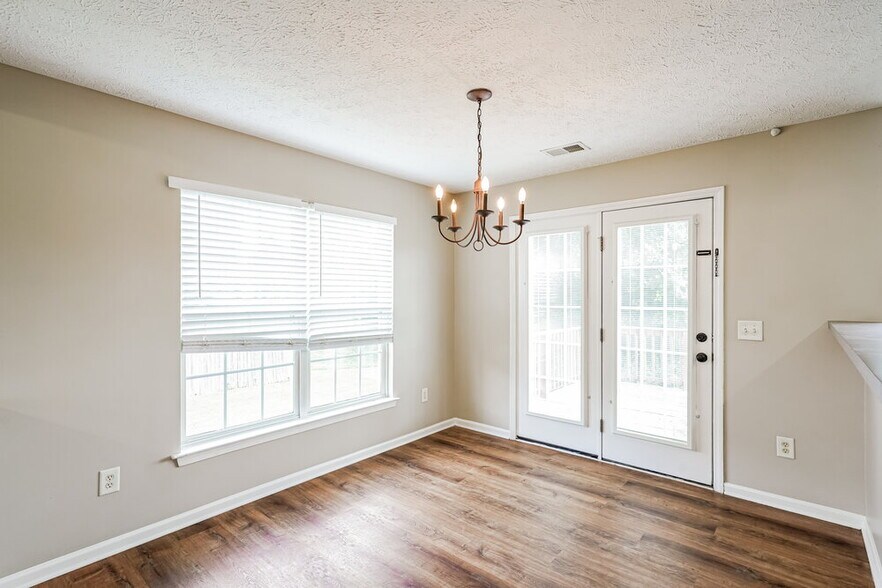 Building Photo - 3208 Nicole Dr