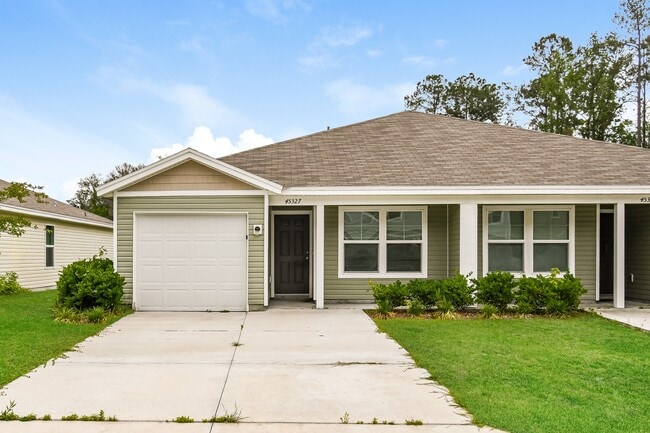 Building Photo - 45327 Red Brick Dr