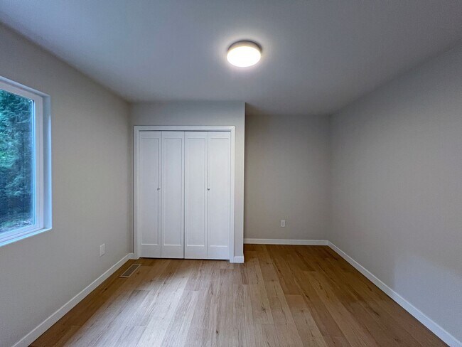 Building Photo - 105 Cedar Crest Ln