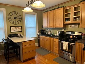 Building Photo - 32 W 4th St