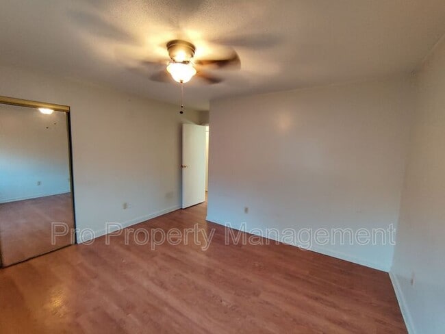 Building Photo - 218 Oakville Ave