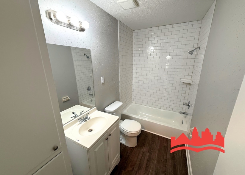 Building Photo - 4134 Parkchester Ave