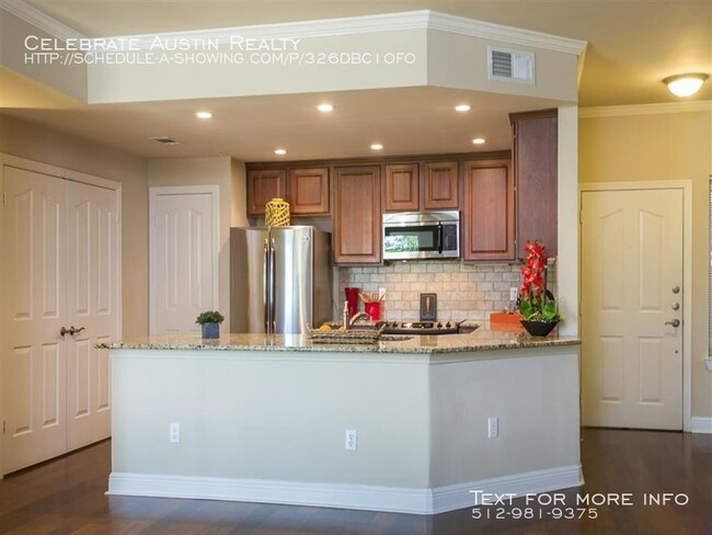 Building Photo - Somerset Townhomes