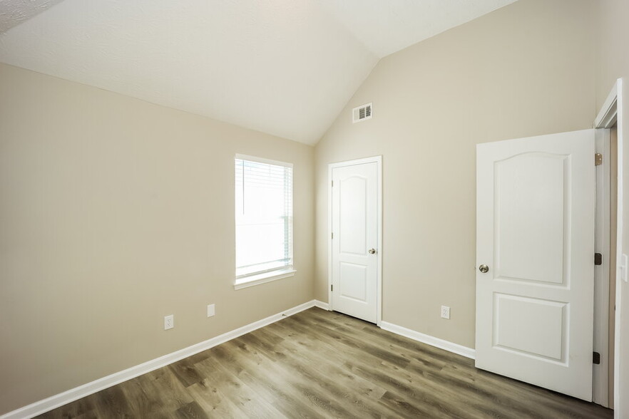 Building Photo - 1365 Camelia St