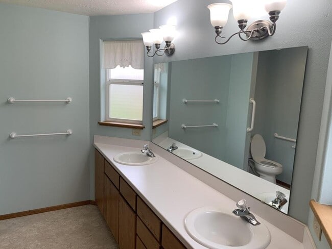 Building Photo - 2931 Cedarwood Ct SE
