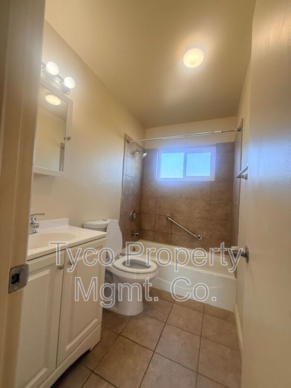 Building Photo - 591 D St