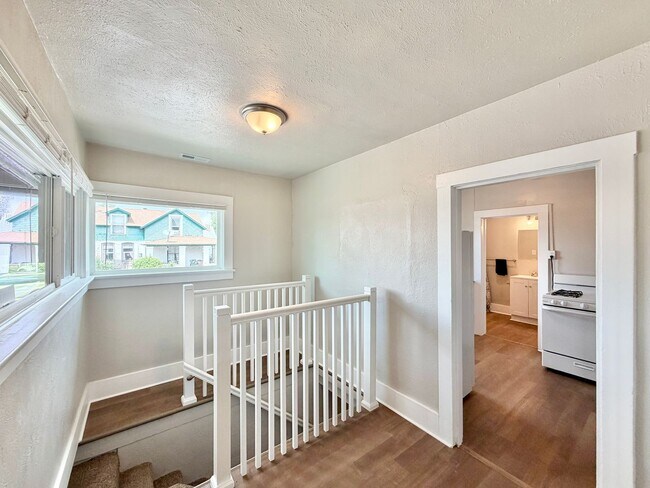 Building Photo - Updated 4BR with Fireplace, Deck & Private Backyard