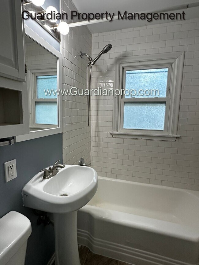 Building Photo - 2944 Quebec Ave S