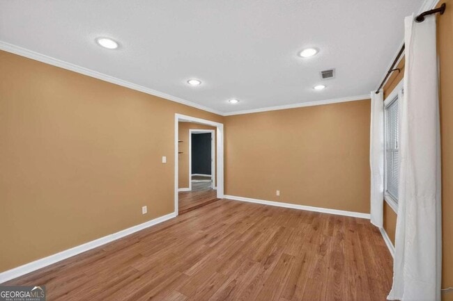 Building Photo - 871 Hargis St SE