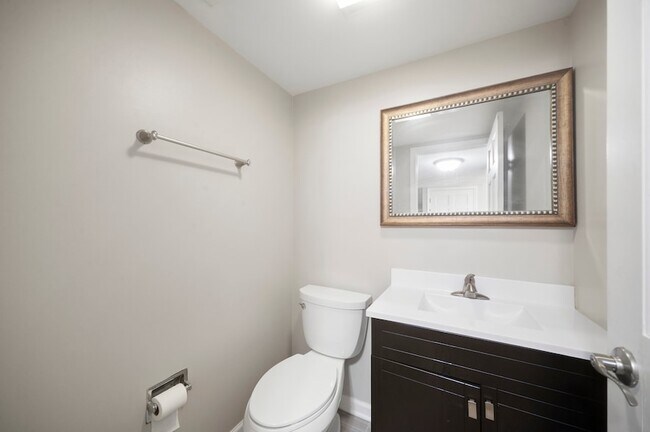 Building Photo - 310 Chesterfield Ln