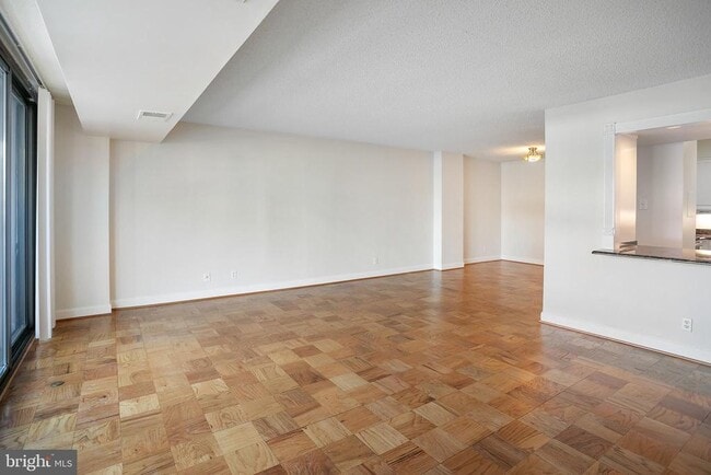 Building Photo - 3800 Fairfax Dr