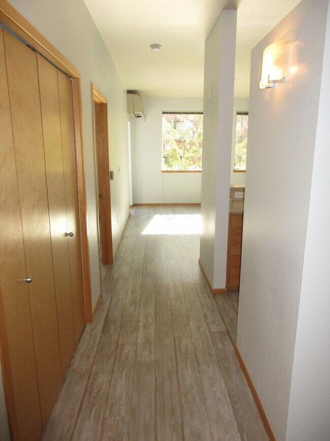 Building Photo - 1125 NW 9th Ave