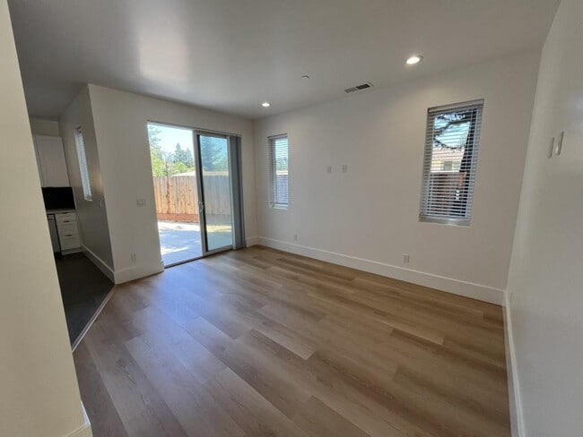 Building Photo - 414 Grace Way