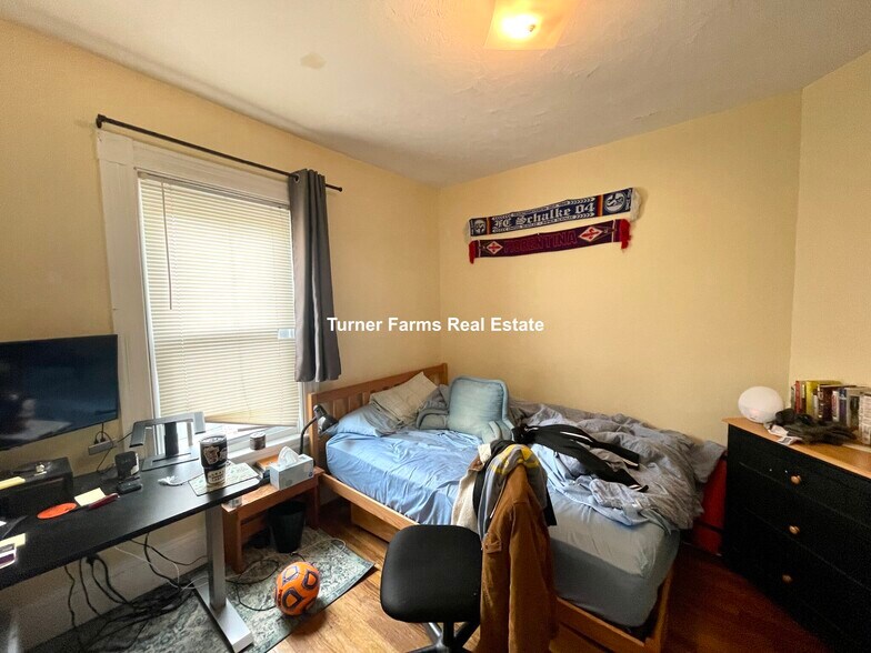 Building Photo - 59 Cedar St