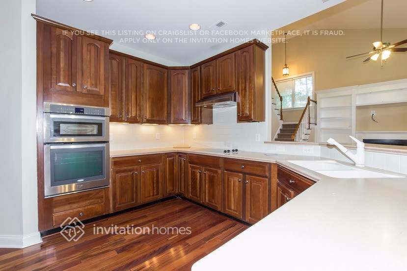Building Photo - 7000 Weddington Brook Dr