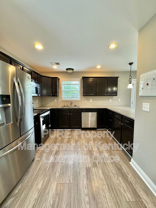 Building Photo - 2056 Drummond Dr