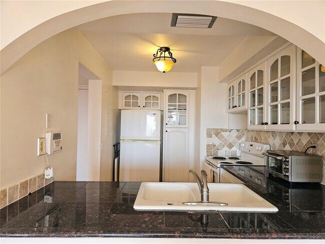Building Photo - 6218 Palma Del Mar Blvd S