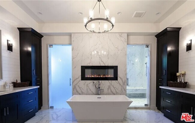 Building Photo - 5225 Topeka Dr