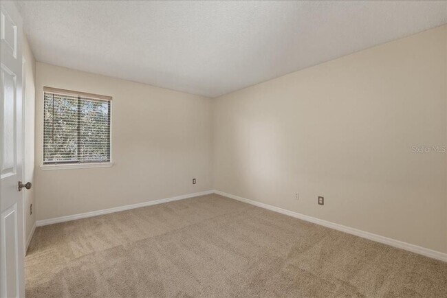 Building Photo - 1404 Oak Pl