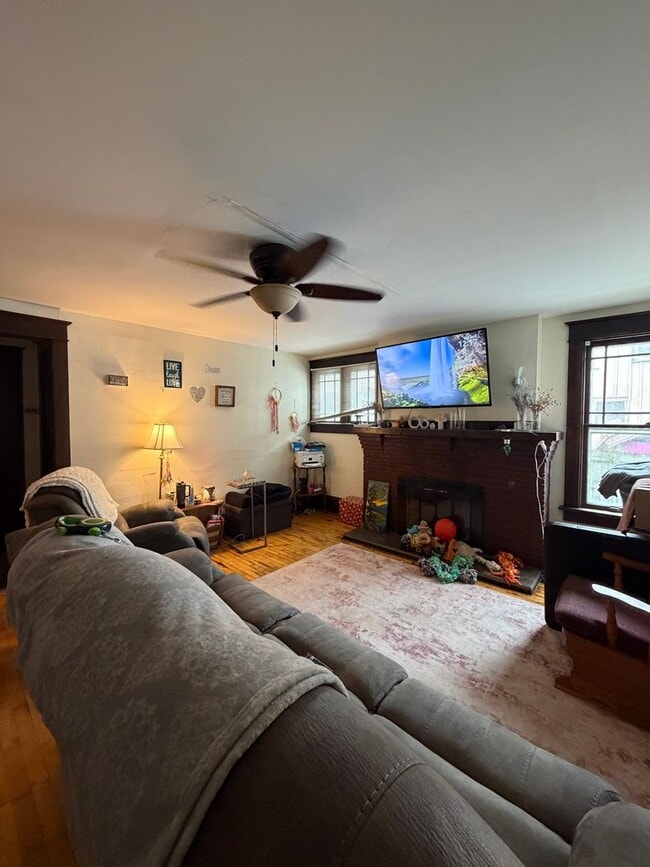 Building Photo - 607 2nd St