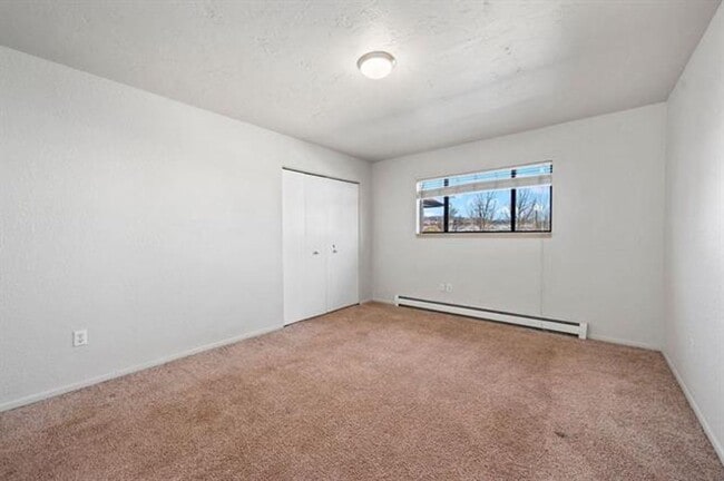 Building Photo - 3 Bed 2.5 Bath Home Available!