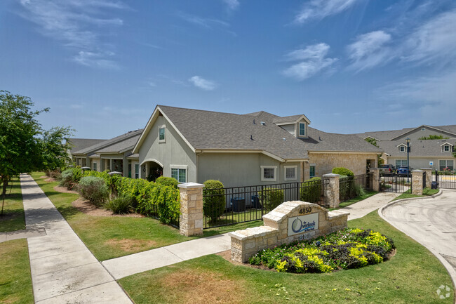 Building Photo - The Overlook at Plum Creek