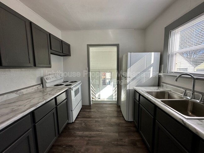 Building Photo - 138 Yale St