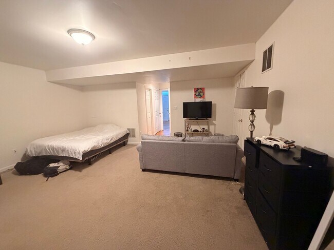 Building Photo - 4130 Appleby Way