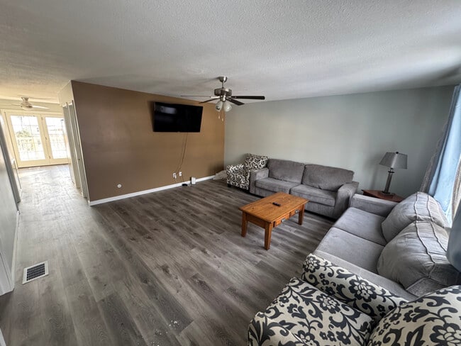 Building Photo - 3742 School St